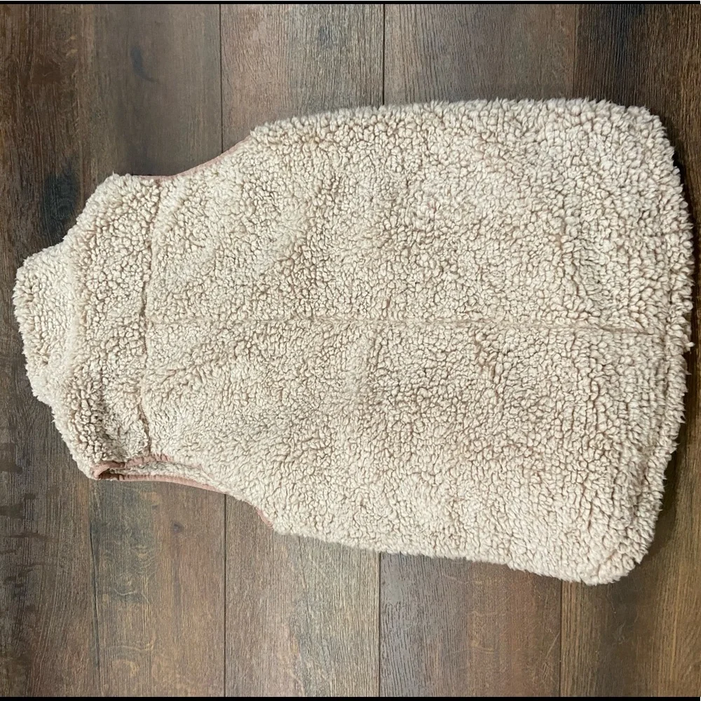 THREAD + SUPPLY Fluffy Vest - Picture 2 of 2